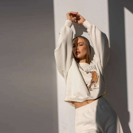 Chiara Wear - Women's Oversize Sweatshirt RETRO TIGER - ecru