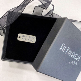 Fit Kolekcja - Zawieszka na łańcuszek srebrna blaszka SIŁA JEST KOBIETĄ!