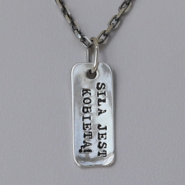 Fit Kolekcja - Zawieszka na łańcuszek srebrna blaszka SIŁA JEST KOBIETĄ!